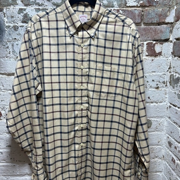 Brooks Brothers Other - Brooks Brothers Non Iron Cream and Blue Casual Button Down Shirt Men’s Medium